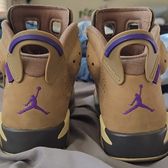 Women's Air Jordan 6 Retro GORE-TEX "Brown Kelp" sneaker. Size 8. - Picture 6 of 8